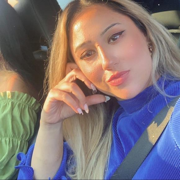 Meet your Posher, Myra - Picture 1 of 1